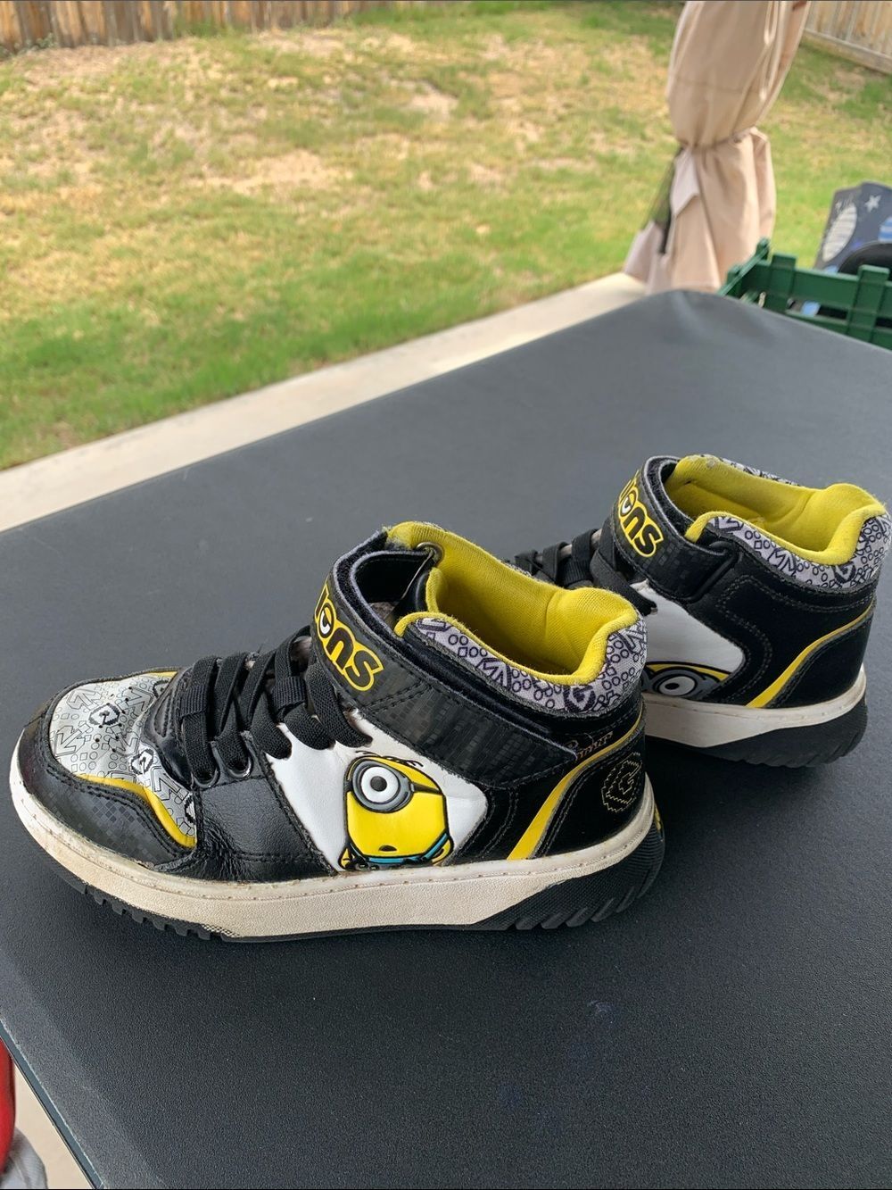 Take 50% OFF-Minions Kids Black & Yellow Minion High-Top Sneakers, Size-1M